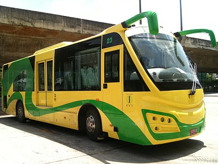 So far there are 25 BRTBangkok buses, with a capacity for 80 passengers each. Photo via Richard Barrow, MyThailandBlog.com.