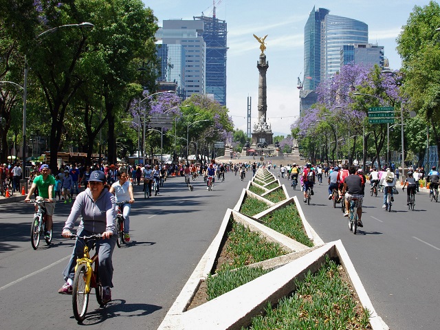 Mexico City's new mobility law prioritizes alternatives to car transport. Photo by karmacamilleeon/Flickr.
