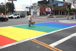 TheCityFix Picks, August 24: Rainbow Crosswalks, BMW Carsharing, Japanese BRT, Motivational Texting