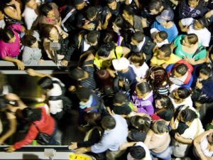 Crowded metro platform in São Paulo, Brazil. Photo by Fernando Stankuns/Flickr.