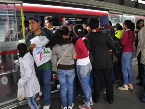 A crowd of passengers boards the TransMilenio BRT in Bogotá, Colombia. Photo by Mariana Gil/EMBARQ Brazil.