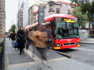 EMBARQ Mexico is helping city leaders understand the complexities of creating sustainable mass transport systems through a series of lectures, group exercises, and case studies. Photo by EMBARQ.