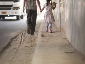 Walking in Bangalore. Photo by Benoit Colin/EMBARQ.