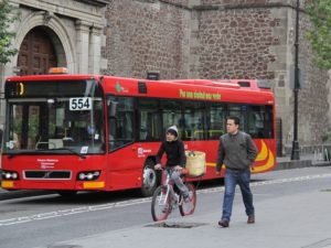 Quality, user-friendly public transport systems provide a viable alternative to the private car and help build livable, accessible cities. Photo by Alejandro Luna/EMBARQ Mexico.