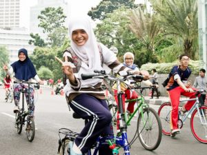 In a new study on the connection between mood and transport, bicyclists were found to be the happiest, giving one more reason to choose sustainable mobility. Photo by Onny Carr/Flickr.