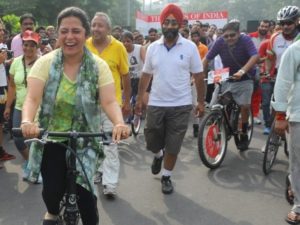 Raahgiri is promoting sustainable, active transport in the capital of India. Photo by Raahgiri Day, New Delhi/Facebook.