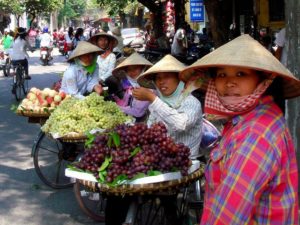 Governments can improve the livelihoods of female street vendors by creating safe public spaces and supporting member-based groups of informal workers. Photo by Jeff DeMaria/Flickr.