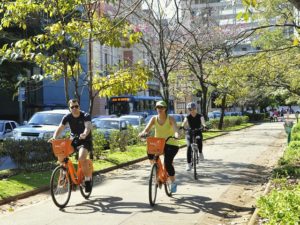 Transport demand management strategies help wane commuters off the private car and make sustainable transport alternatives more viable, easing congestion and improving quality of life in cities. Photo by Mariana Gil/EMBARQ Brasil.