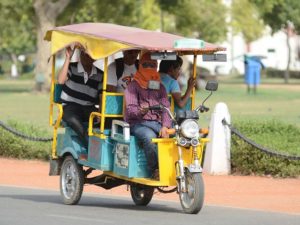 E-rickshaws offer multiple advantages over more common auto-rickshaws, but require increased regulation to ensure passenger safety. Photo by Subhash Barolia/Flickr.