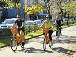 TheCityFix’s 2014 People-oriented Cities series shows the blueprint for connected cities with high quality public transport, mixed-use transit-oriented development, and walkable and bikeable neighborhoods. Photo by Mariana Gil/EMBARQ Brasil.