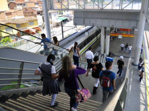 Connection between Medellín's Metrocable and Metroplús rapid transit systems