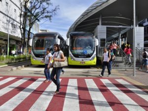 As vehicle ownership grows in cities worldwide, it becomes increasingly important for cities to implement well-designed bus systems that improve road safety for all users. Photo by Mariana Gil/EMBARQ.