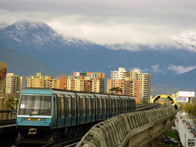 https://commons.wikimedia.org/wiki/File:NS_93,_Metro_de_Santiago.jpg